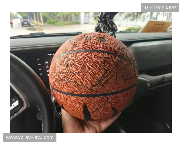 足球球星亲笔签名的市场价值分析及其收藏潜力探讨